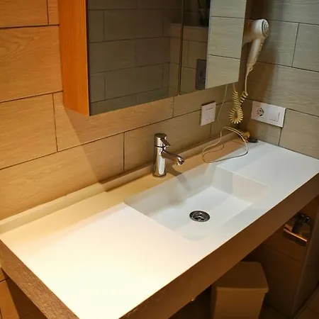 Marbel 칼라 라트자다